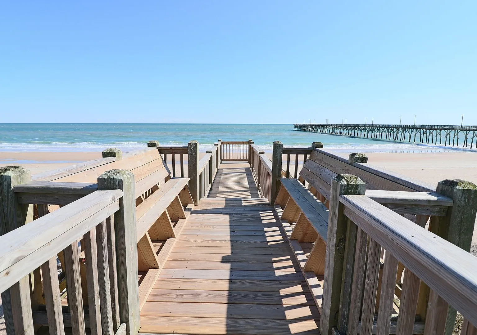 Pet Friendly Off Season Rental 4 Bedroom Oceanfront next to North Topsail Seaview Pier available ... — Photo 2