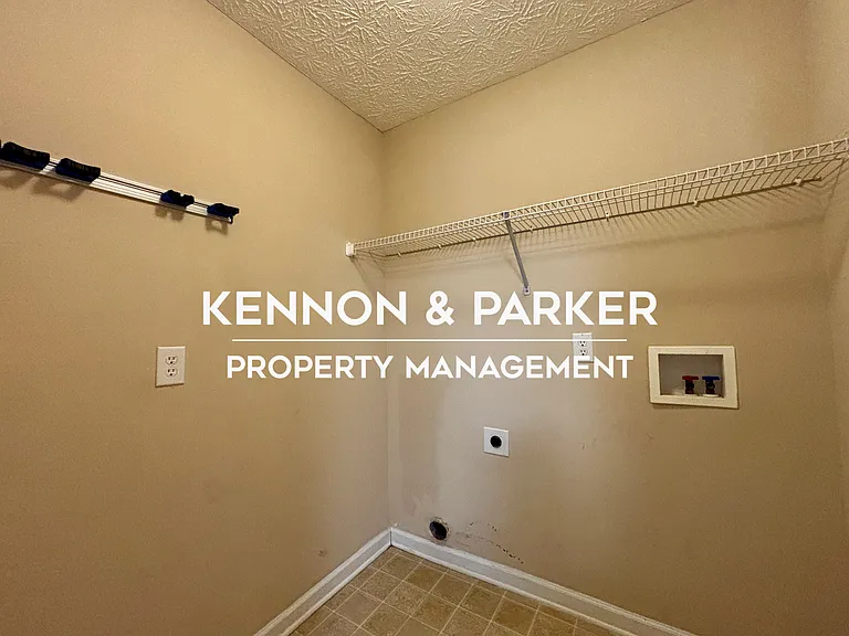 8028 Garrett Pines Dr — Photo 20