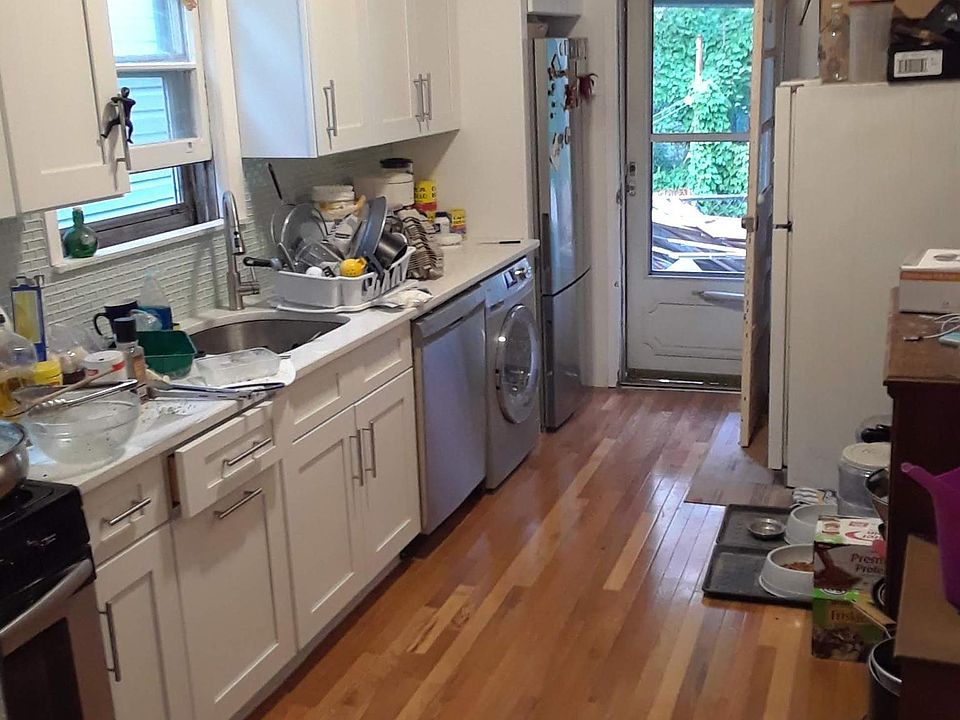 2nd image of 2326 Belmont Ave #1