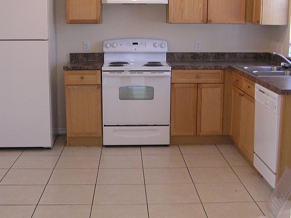 3rd image of 627 E Orange Ave