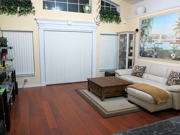 5th image of 414 Woodbury Pines Cir