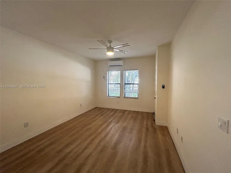 2000 Monroe St #9 — Photo 9