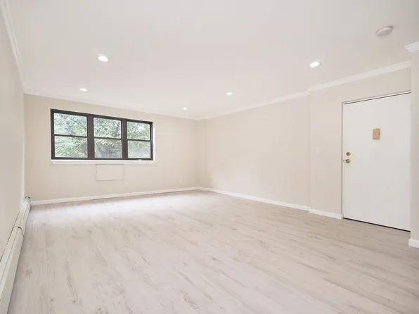 153-21 Sapphire Street image 3 of 6