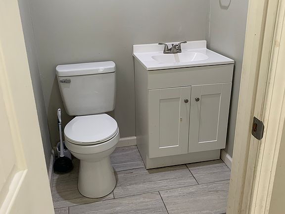 5th image of 231 Hampton St