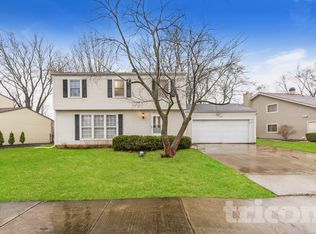 1235 Casa Solana Dr, Wheaton, IL 60189