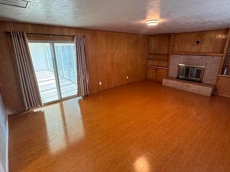1205 Valencia Dr NE — Photo 10