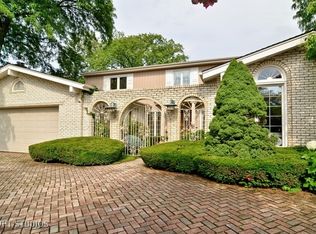 905 King Richards Ct, Deerfield, IL 60015