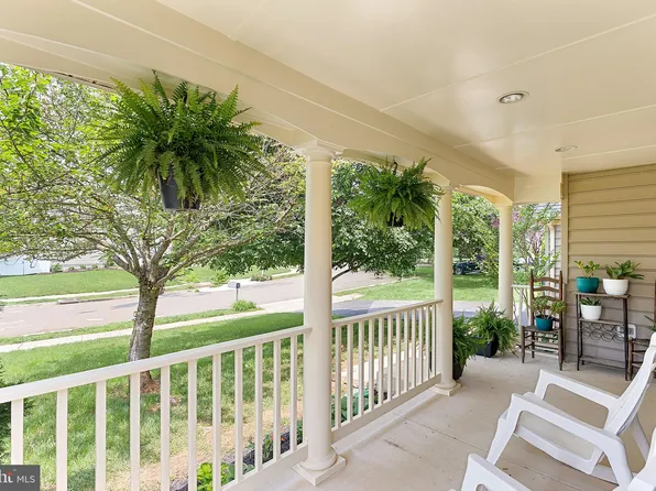 10799 Reynard Fox Ln, Bealeton, VA 22712