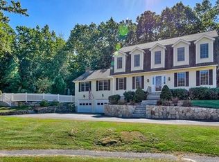 11 Braeburn Rd, Chelmsford, MA 01824