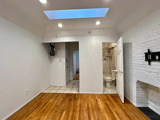 Rented by Oxford Property Group | media 12