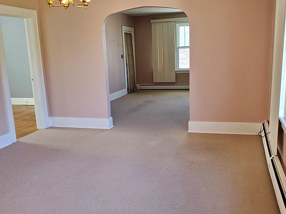 3rd image of 1613 Mohawk St Floor 2