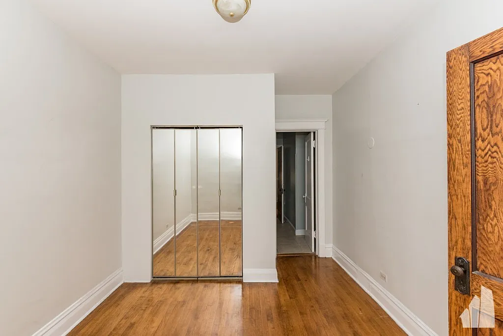 Modern 2BR in Prime Lakeview | In-Unit W/D & Near Brown Line — Photo 2
