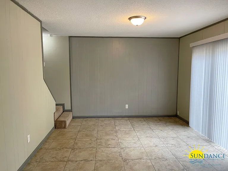 144 Valencia Dr — Photo 3