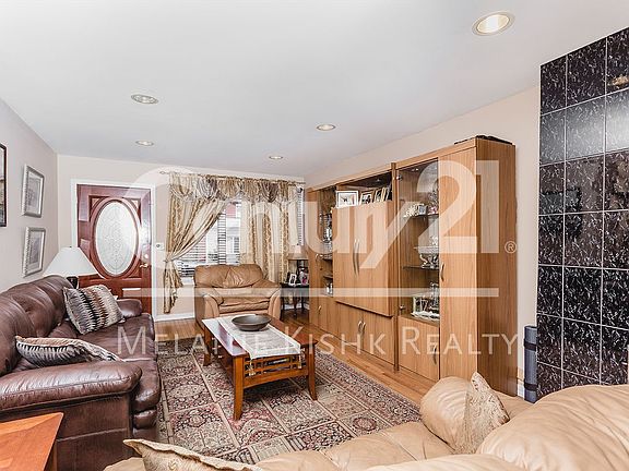 3rd image of 2124 E 21st St