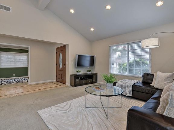 3rd image of 576 Gaundabert Ln