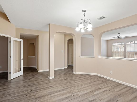 4th image of 1306 Lou Gehrig Ln