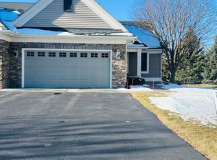 7220 Waterstone Ln, Woodbury, MN 55125
