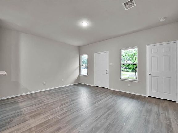 5th image of 417 E Avenue G #417