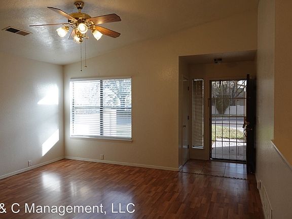 4th image of 10405 Clyburn Park Dr NE