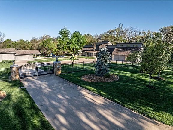 4th image of 1204 Live Oak Ln