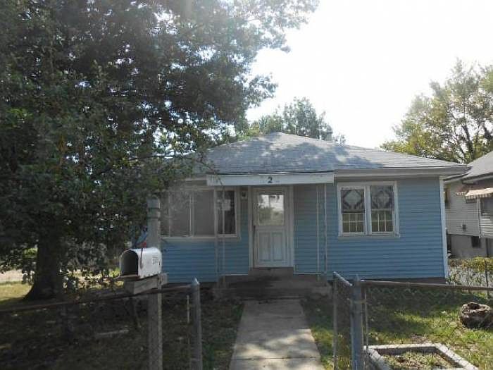 1st image of 320 W Arlee Ave