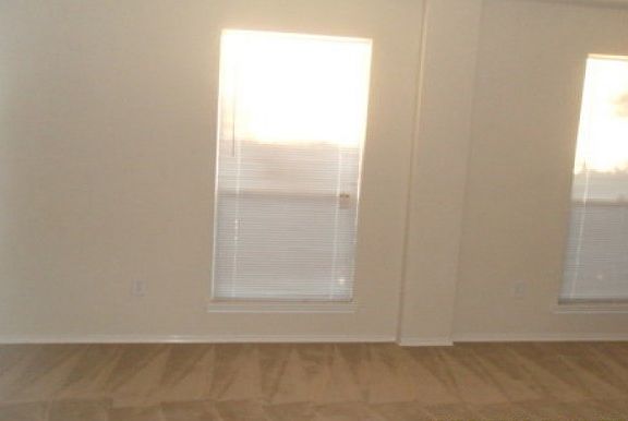3rd image of 601 Flagstaff Dr