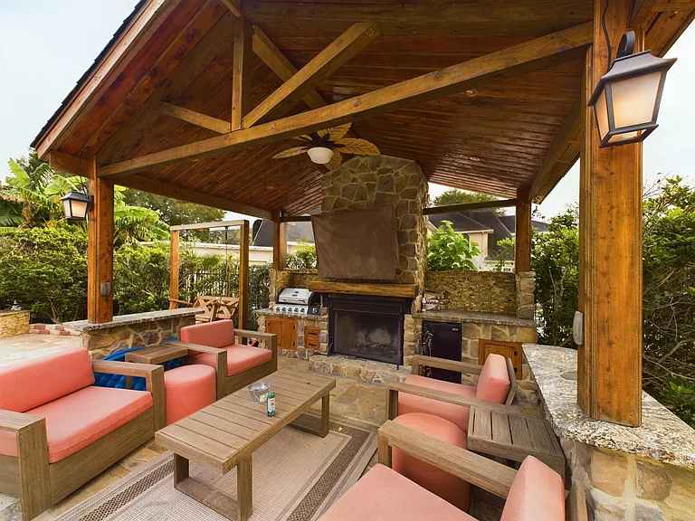 7702 Antoine Dr — Photo 43