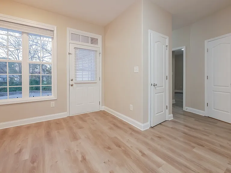 120 Carver St — Photo 8