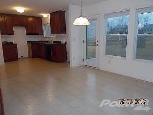 3rd image of 10257 Meadow Glen Dr