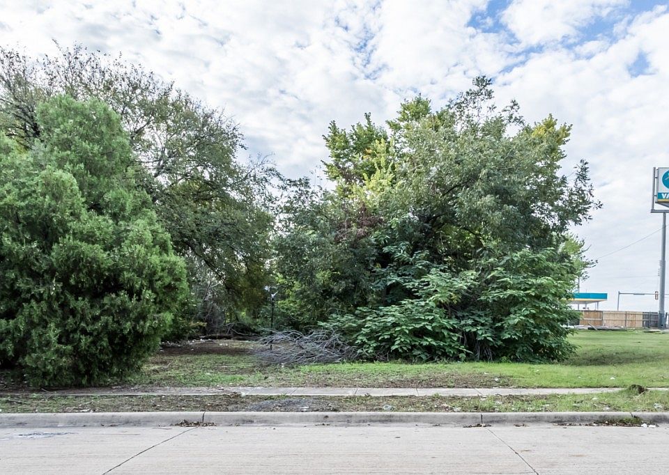 1st image of 812 E Maddox Ave