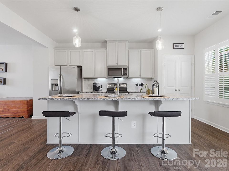 1st image of 2527 Grantham Place Dr