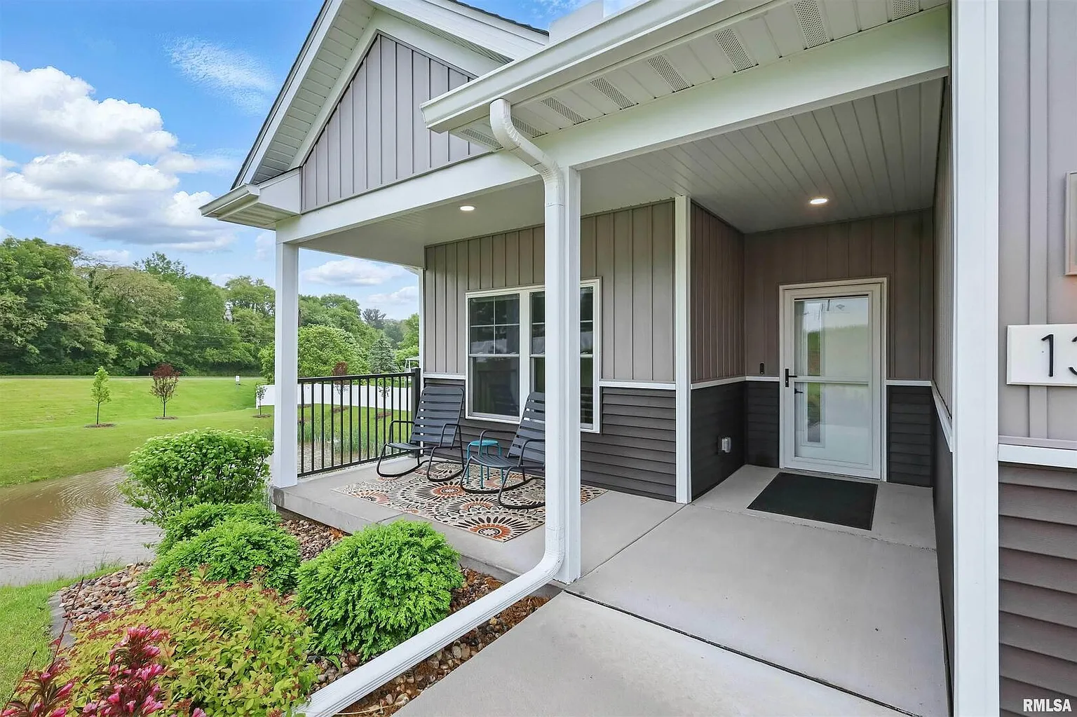 1327 Heights Ct photo 1