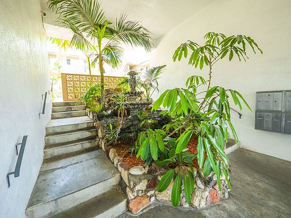 4th image of 334 S Hobart Blvd #2422