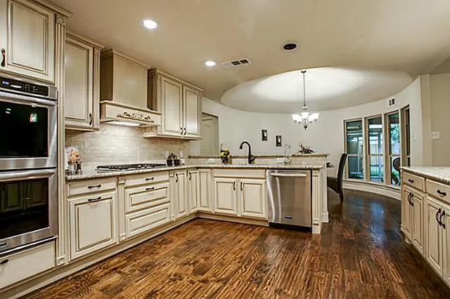 6951 Stefani Dr — Photo 8