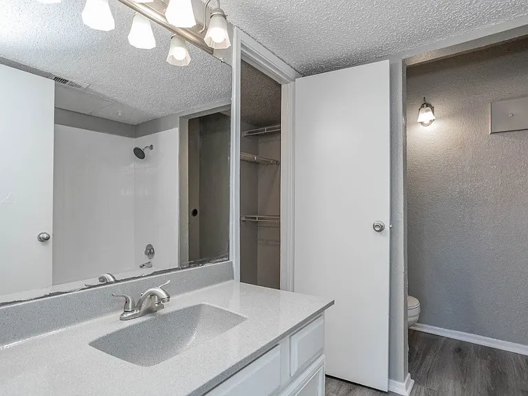 Sevilla Condos — Photo 20