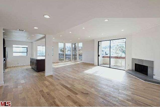 1st image of 14115 Moorpark St APT 207