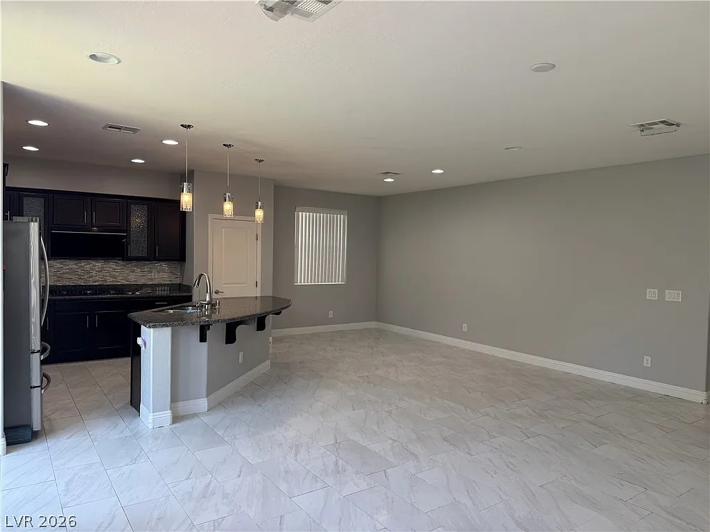 3 bed, 2.5 bath, 2263 sqft, $2,350 — Photo 4