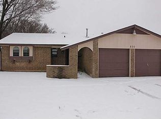 800 Meadowridge Dr, Midwest City, OK 73110