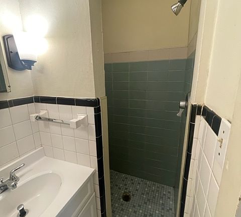 4th image of 1120 State St