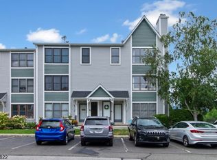 26 Burlington Ct, Hamburg, NJ 07419
