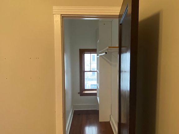 3rd image of 1040 W Bryn Mawr Ave #3