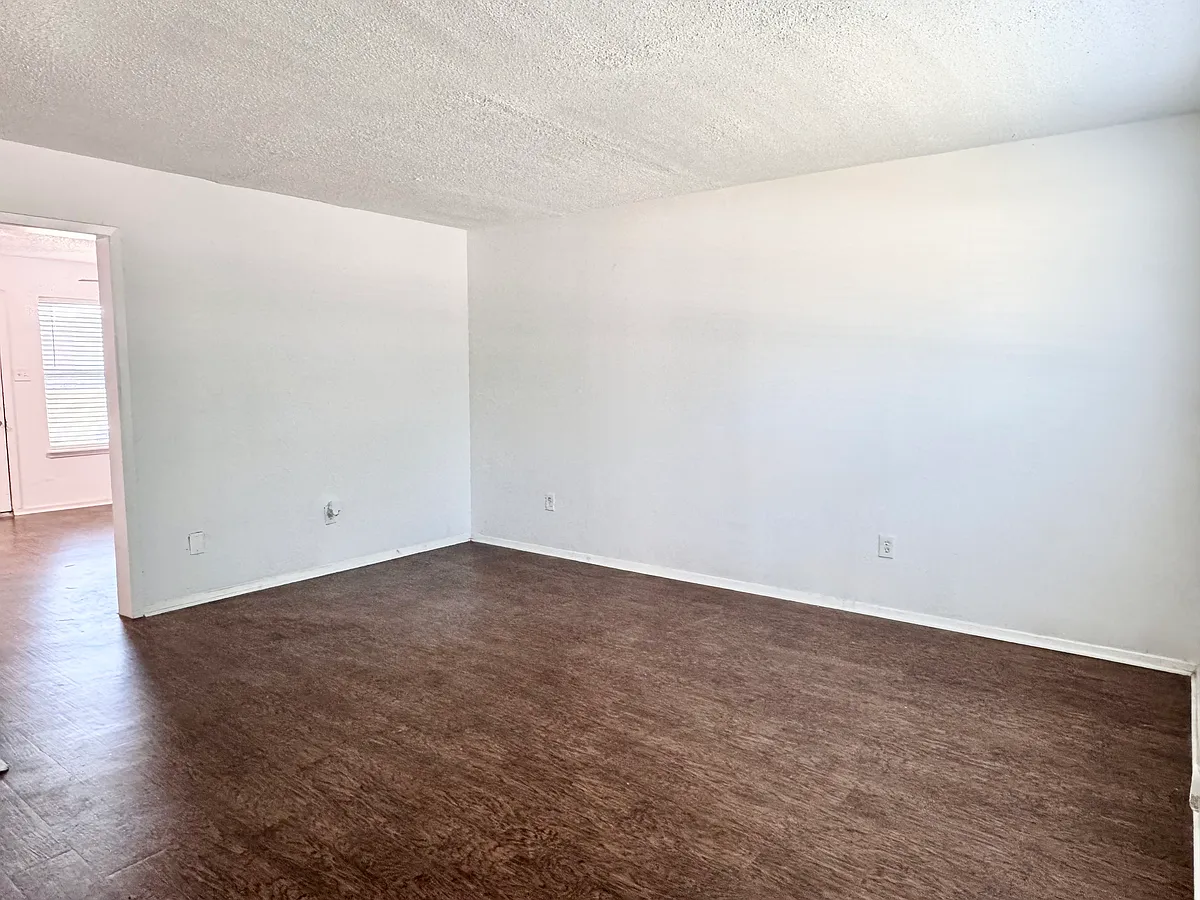 Building Photo - 441 SW Thomas St #B