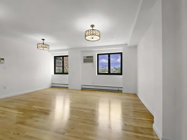 2570 East 17th Street image 8 of 25