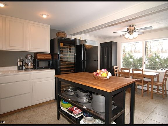 4th image of 303 Terrace Pl