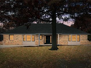 12816 Overhill Rd, Grandview, MO 64030