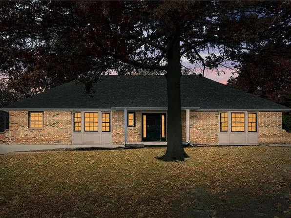 12816 Overhill Rd, Grandview, MO 64030