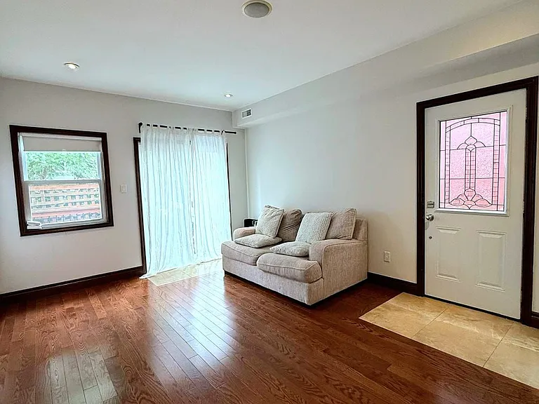 267 Saint Helens Ave #2 — Photo 2