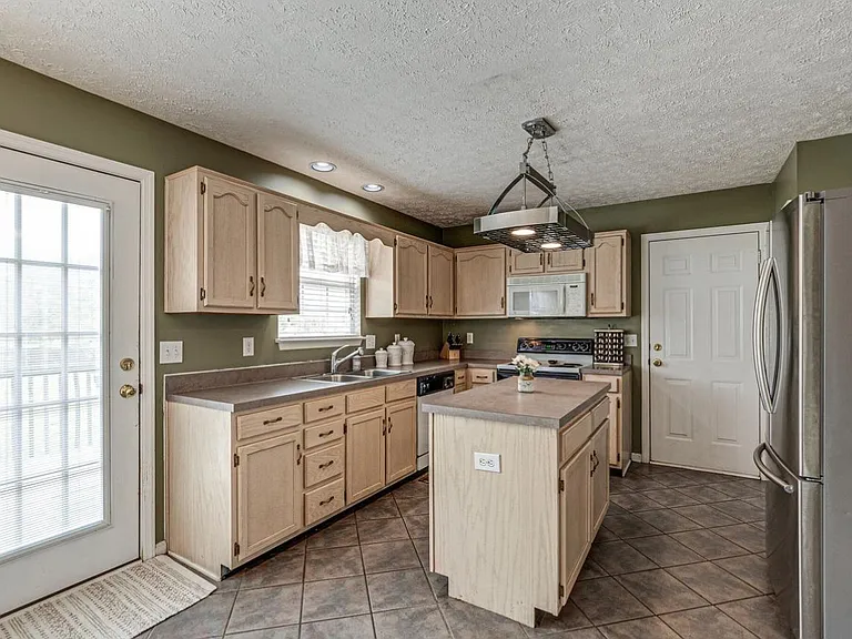 203 Stonemeade Ct — Photo 3
