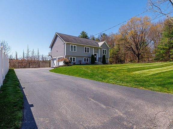 3rd image of 1 Sherry Ln