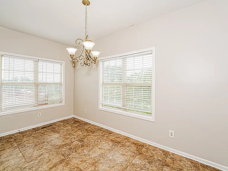310 Hidden Ridge Dr — Photo 7